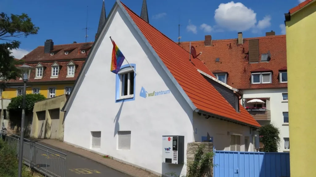 Das WuF-Zentrum Würzburg – Treffpunkt und Zuhause für die queere Community in der Nigglstraße.